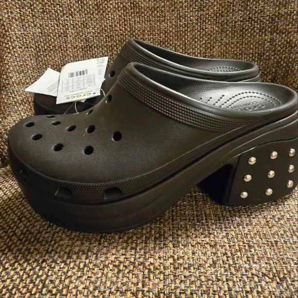 CROCS | Shoes | Nwt Size 1 Crocs Black Platform Studded Heel  display picture 3